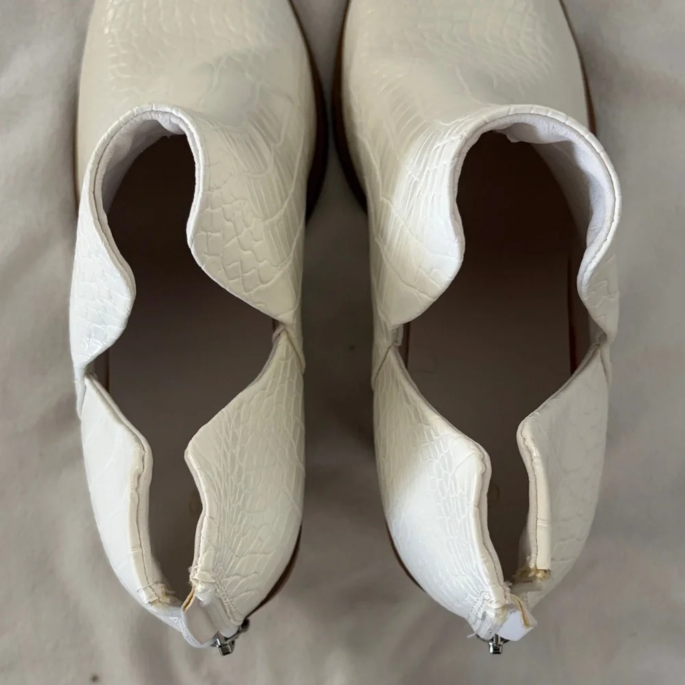 Chic White Croc-Embossed Ankle Booties - Picture 4 of 7